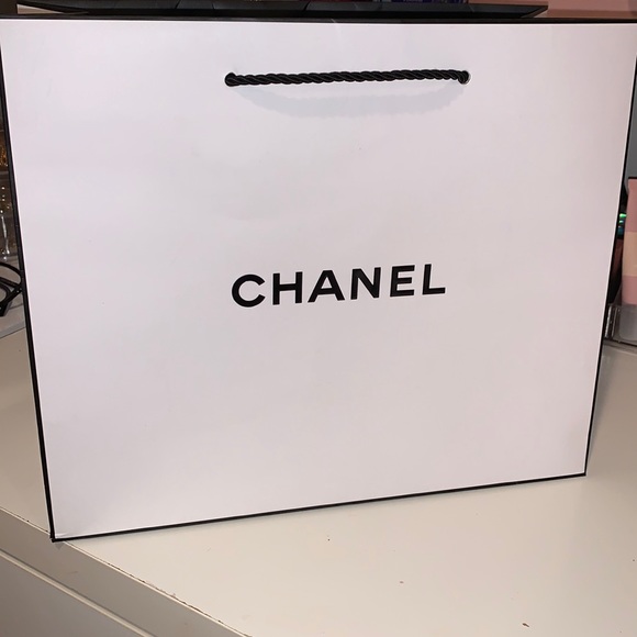 White Chanel J12 Watch - Picture 6 of 6